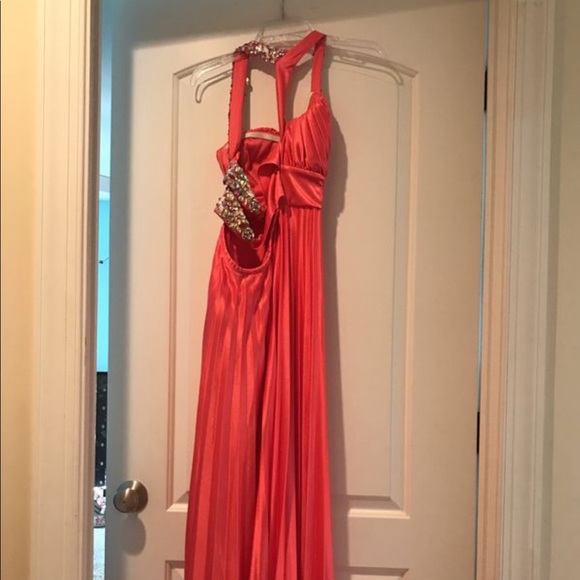 Prom dress - Picture 2 of 3